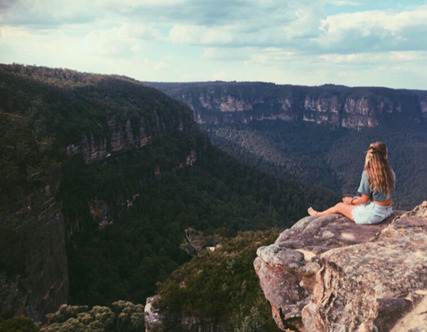 au pair hannah in australia on a cliff 