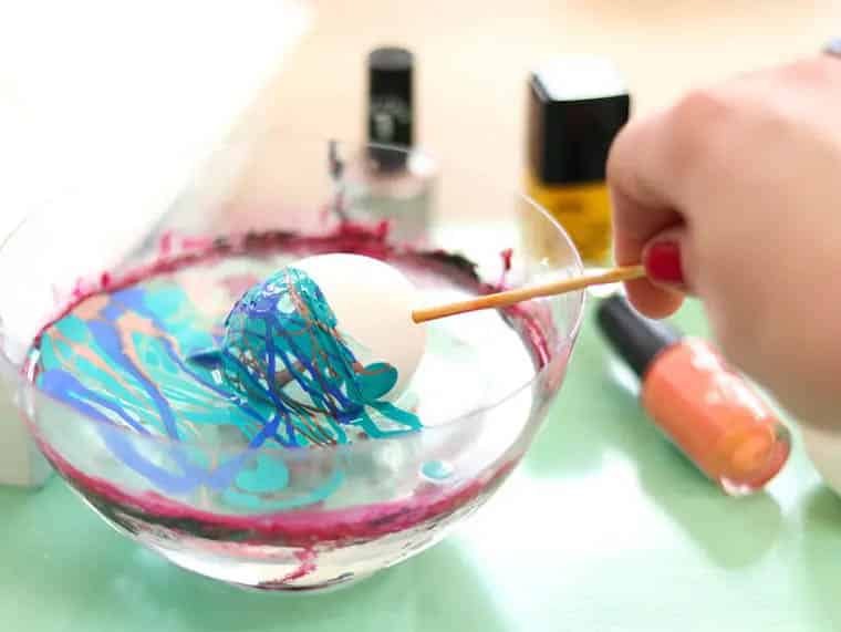 Eieren schilderen met nagellak 