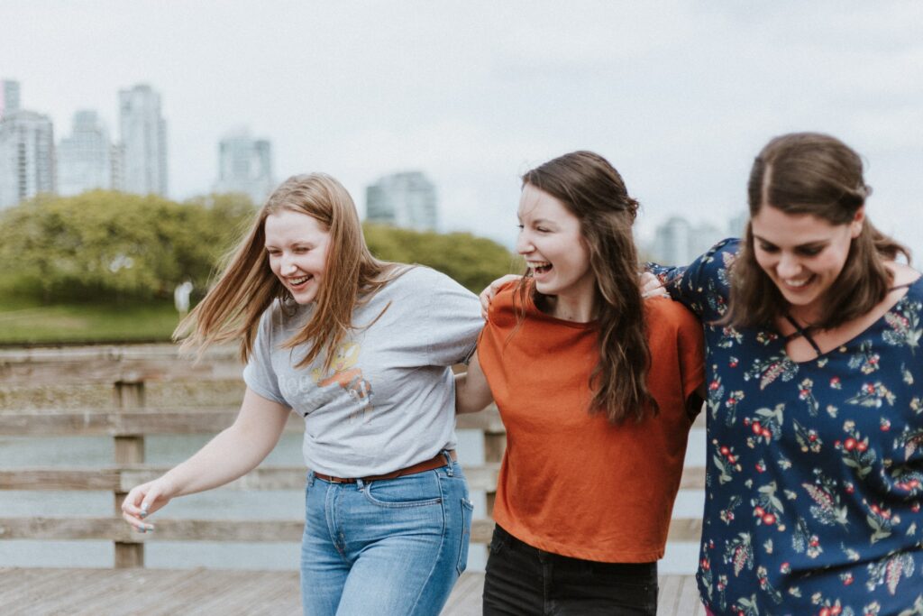 Un grupo de au pairs explorando juntos su nueva ciudad.