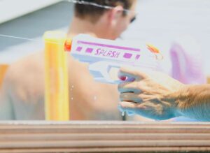 waterpistool om in de zomer buiten de spelen met water