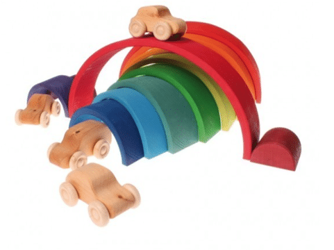houten regenboog om mee te spelen voor kleine kinderen 