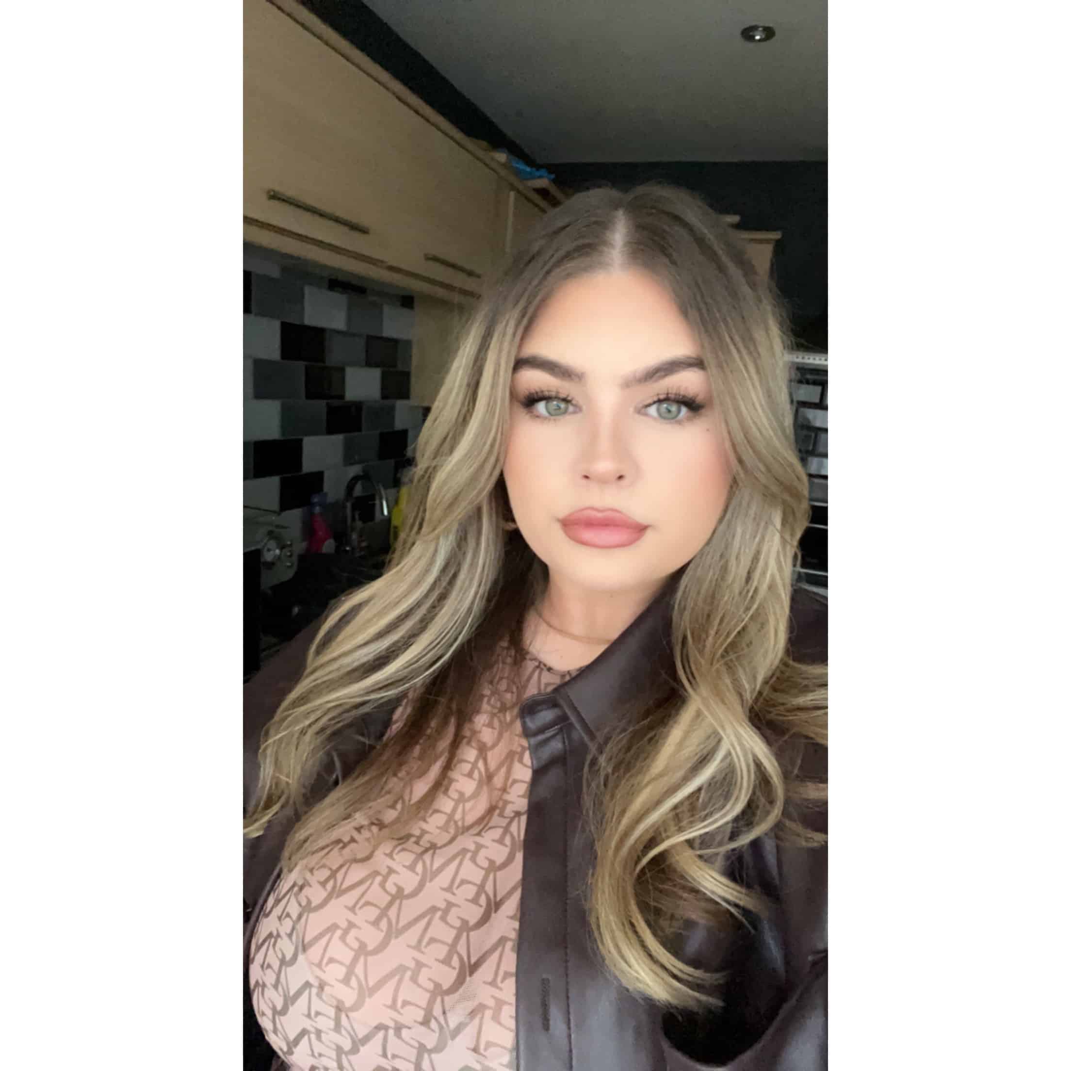 Ffion  -  22 jaar oud en actief in Caerphilly County Borough -