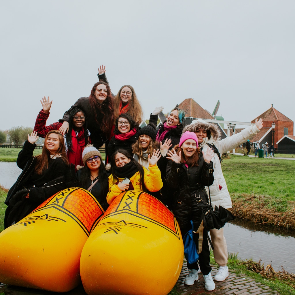 The au pair program is an international cultural exchange experience. It gives young people, typically between the ages of 18 and 30, the chance to live abroad and experience a new culture. An au pair will spend time abroad, learn about a culture different from their home country, and have the chance to improve their foreign language skills.