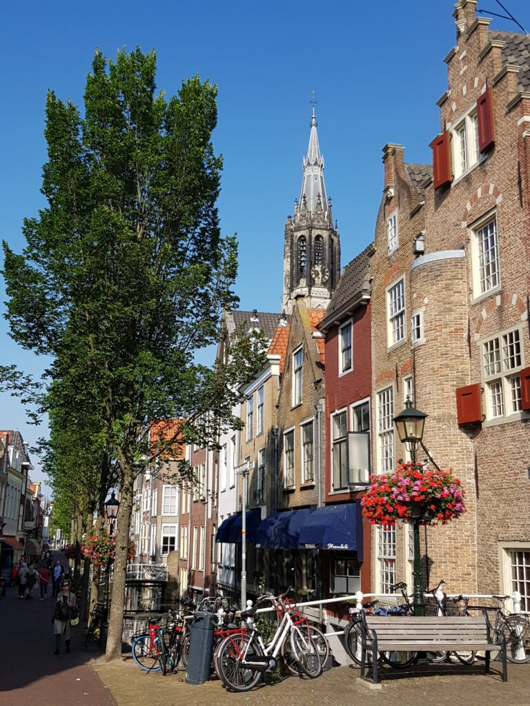 day trips around the netherlands! spend a day in delft, a cute city in the netherlands and the home to vermeer!