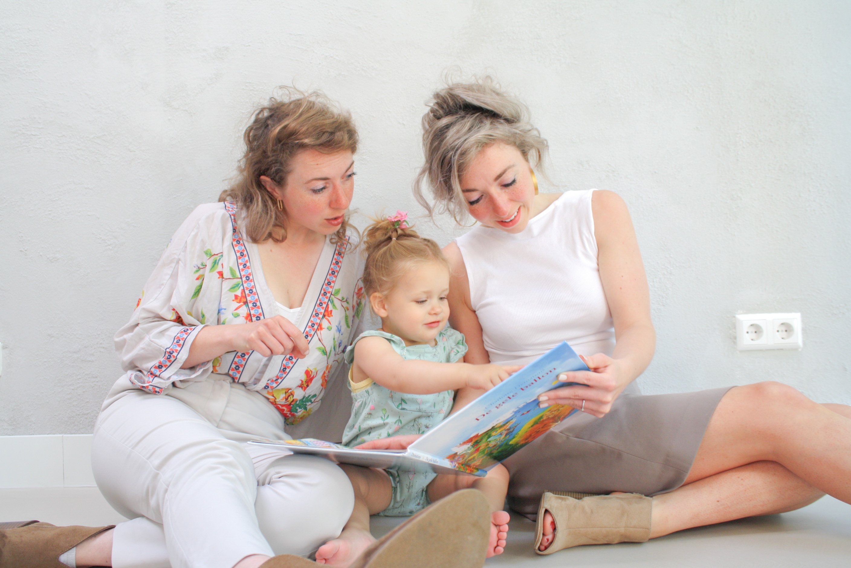 au pairs reading a book