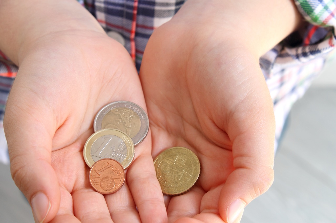 Vier op de tien vaders betalen hun kind voor goede cijfers op school